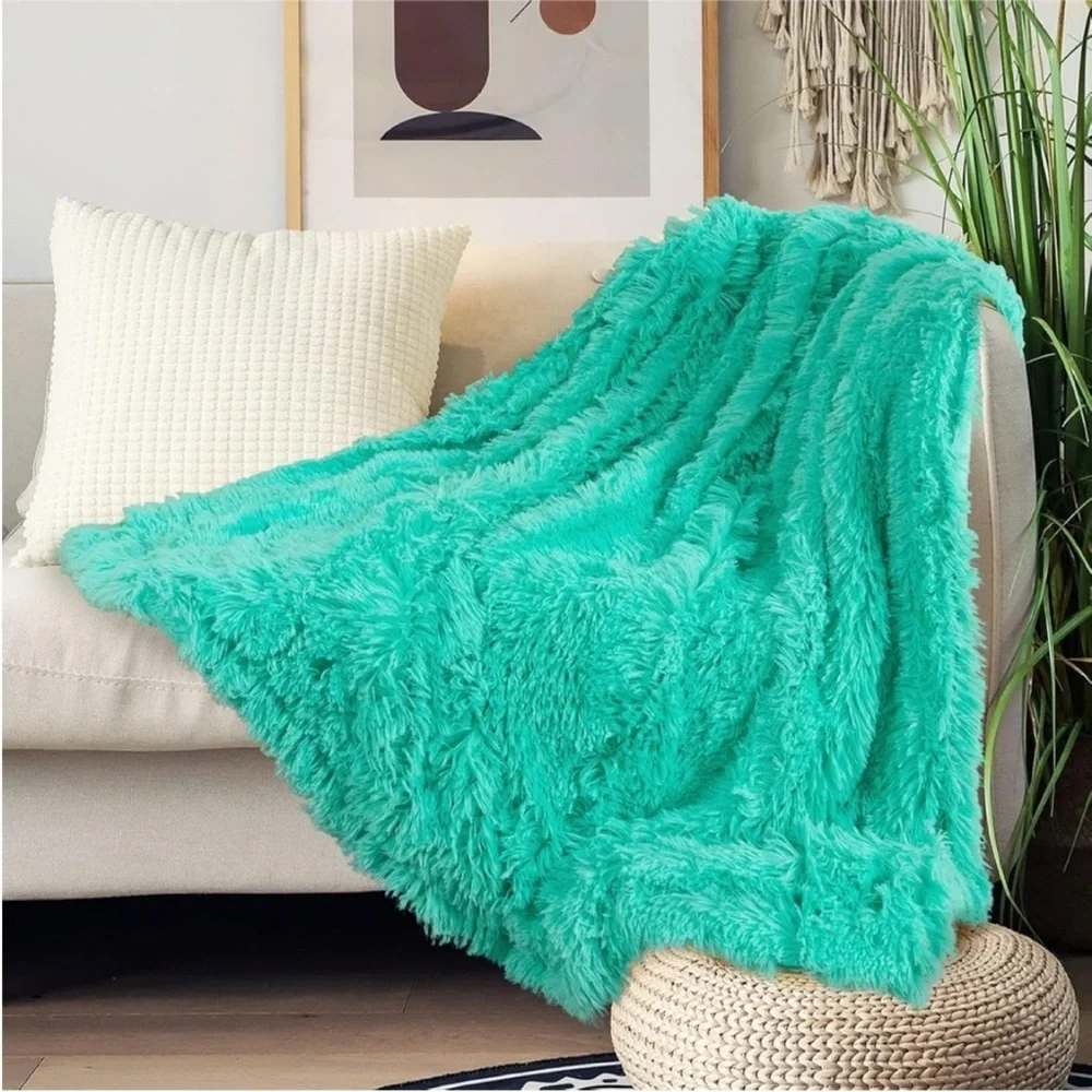Luxurious Teal Faux Fur Twin Blanket